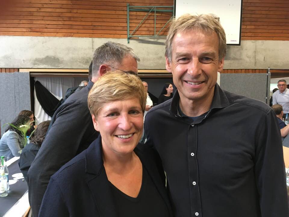 Nicole Razavi MdL mit Stiftungsgründer Jürgen Klinsmann
